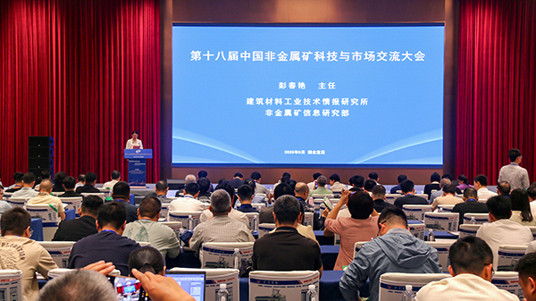 從石墨到石英，頂立科技裝備領(lǐng)航非金屬礦物材料制備新方向 (1).jpg